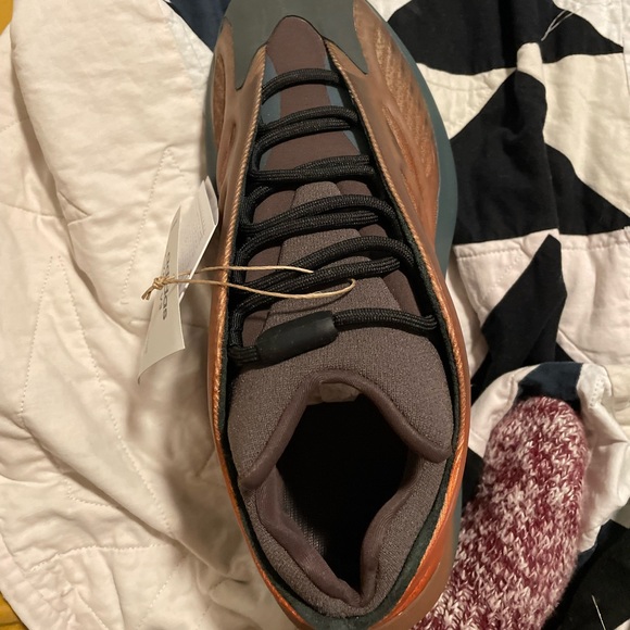 Yeezy Copper Fade 9.5 - Picture 3 of 3
